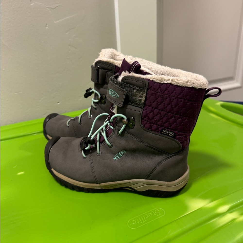 Girls size 3 keen winter boots